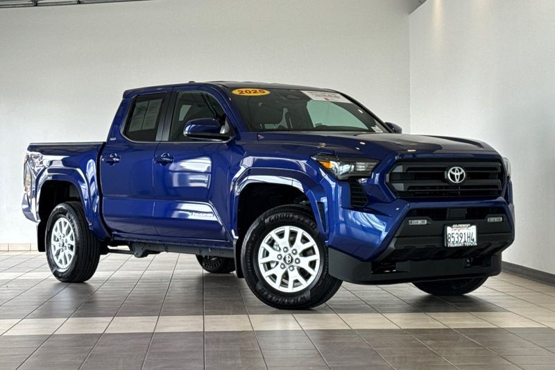 Toyota Tacoma 4WD Vehicle Full-screen Gallery Image 02