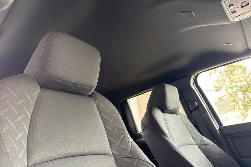 Toyota Tacoma 4WD Vehicle Full-screen Gallery Image 16