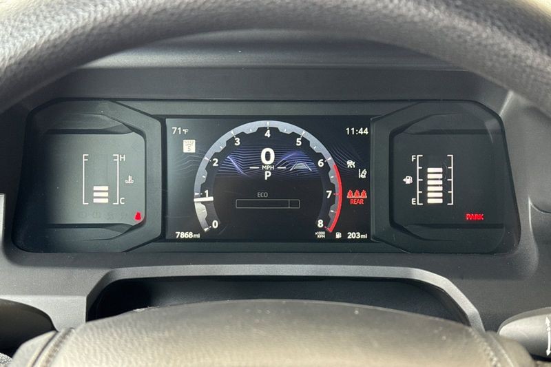 Toyota Tacoma 4WD Vehicle Full-screen Gallery Image 23