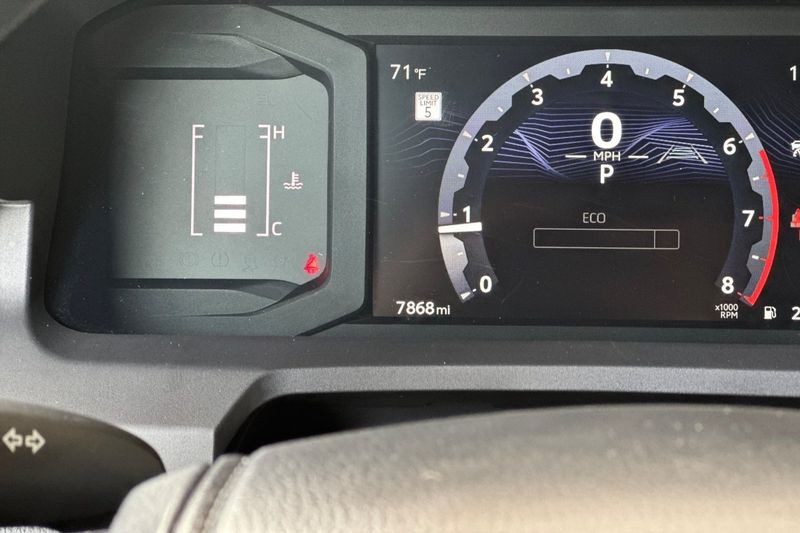 Toyota Tacoma 4WD Vehicle Full-screen Gallery Image 24