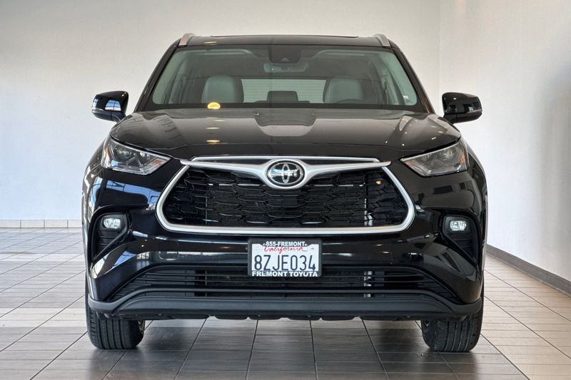 Toyota Highlander Vehicle Full-screen Gallery Image 09