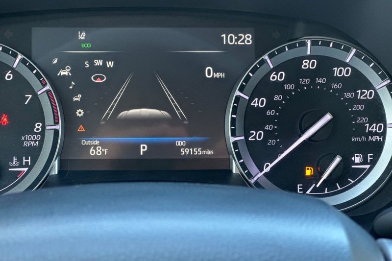 Toyota Highlander Vehicle Full-screen Gallery Image 27