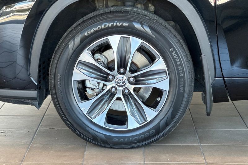 Toyota Highlander Vehicle Full-screen Gallery Image 28
