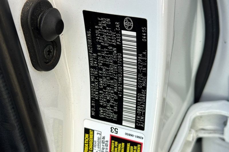 Toyota Camry Vehicle Full-screen Gallery Image 29