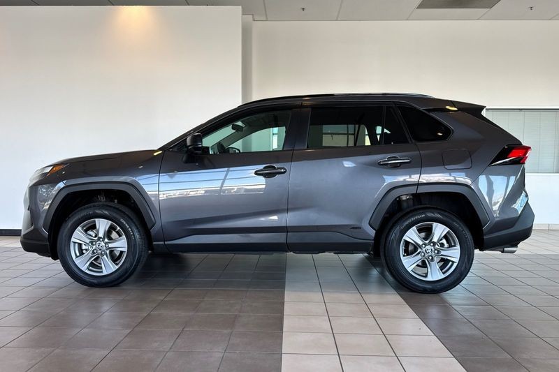 Toyota RAV4 Vehicle Full-screen Gallery Image 07