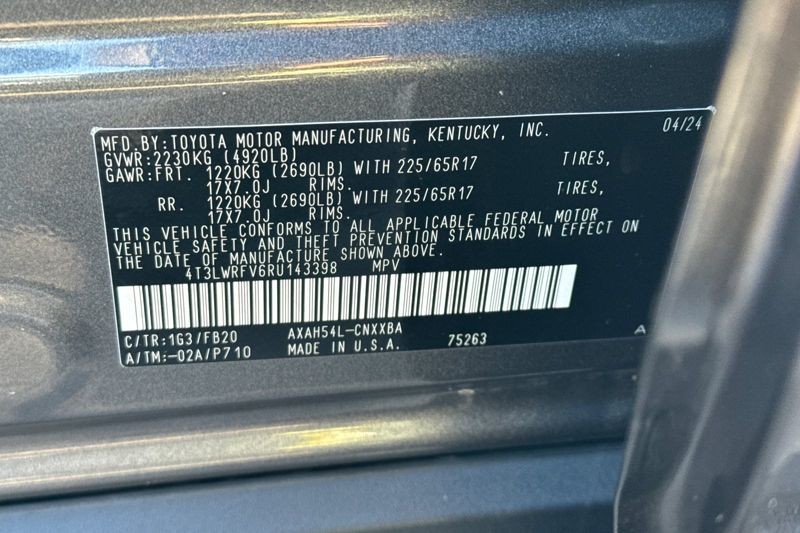 Toyota RAV4 Vehicle Full-screen Gallery Image 28