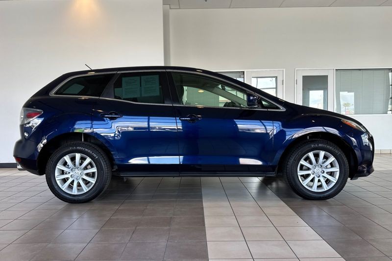 Mazda CX-7 Vehicle Full-screen Gallery Image 03