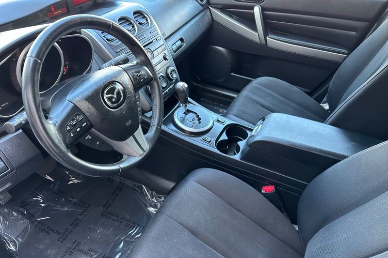 Mazda CX-7 Vehicle Full-screen Gallery Image 10