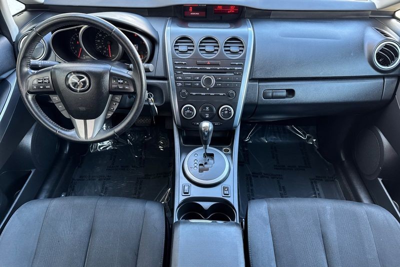 Mazda CX-7 Vehicle Full-screen Gallery Image 13