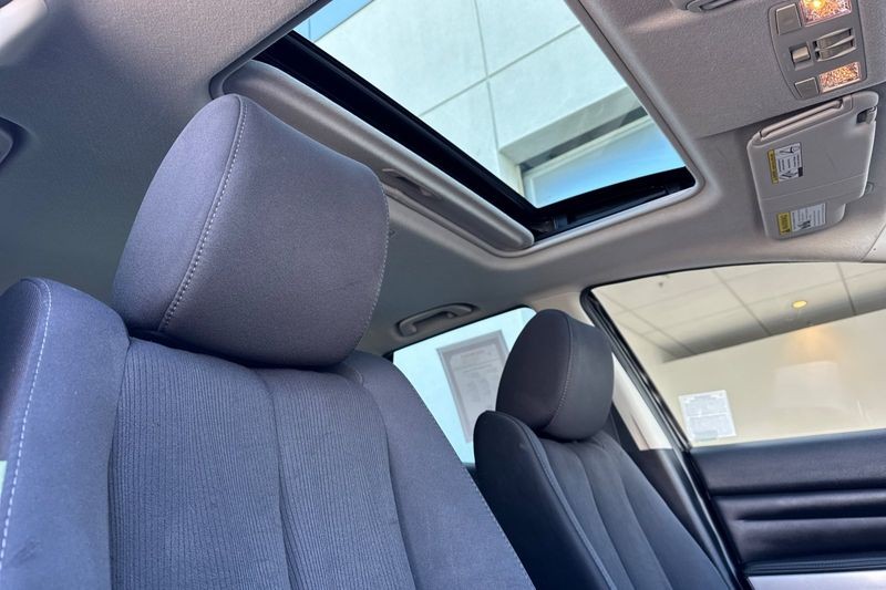 Mazda CX-7 Vehicle Full-screen Gallery Image 17