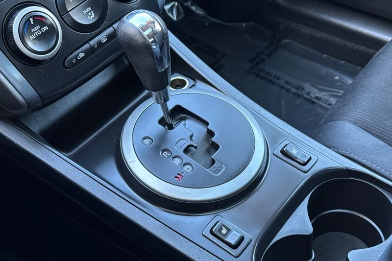 Mazda CX-7 Vehicle Full-screen Gallery Image 21