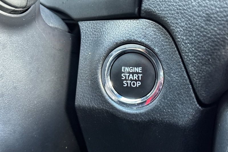 Toyota RAV4 Vehicle Full-screen Gallery Image 22