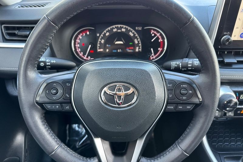 Toyota RAV4 Vehicle Full-screen Gallery Image 23