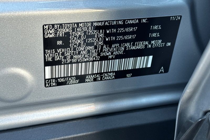 Toyota RAV4 Vehicle Full-screen Gallery Image 29