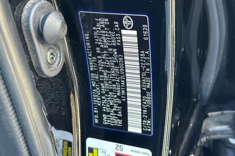 Toyota Camry Vehicle Full-screen Gallery Image 28