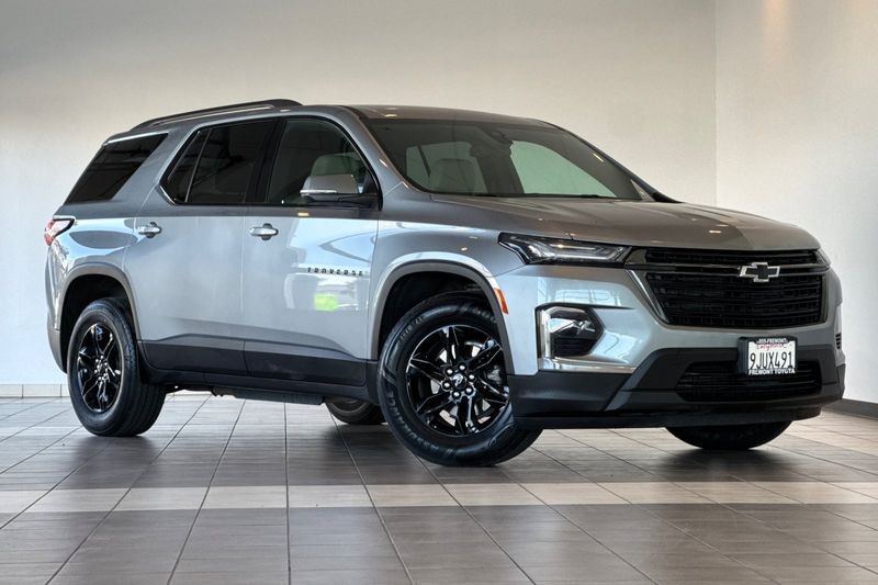Chevrolet Traverse Vehicle Full-screen Gallery Image 02