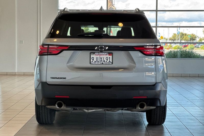 Chevrolet Traverse Vehicle Full-screen Gallery Image 05