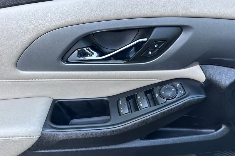 Chevrolet Traverse Vehicle Full-screen Gallery Image 11