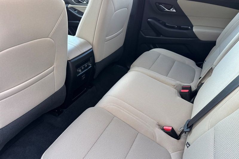 Chevrolet Traverse Vehicle Full-screen Gallery Image 12