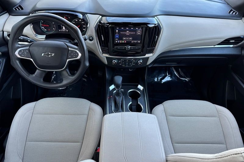 Chevrolet Traverse Vehicle Full-screen Gallery Image 13