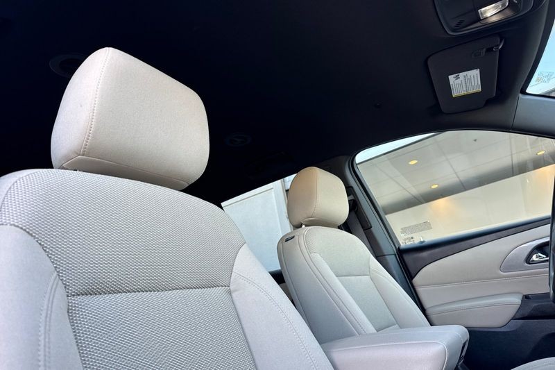 Chevrolet Traverse Vehicle Full-screen Gallery Image 18
