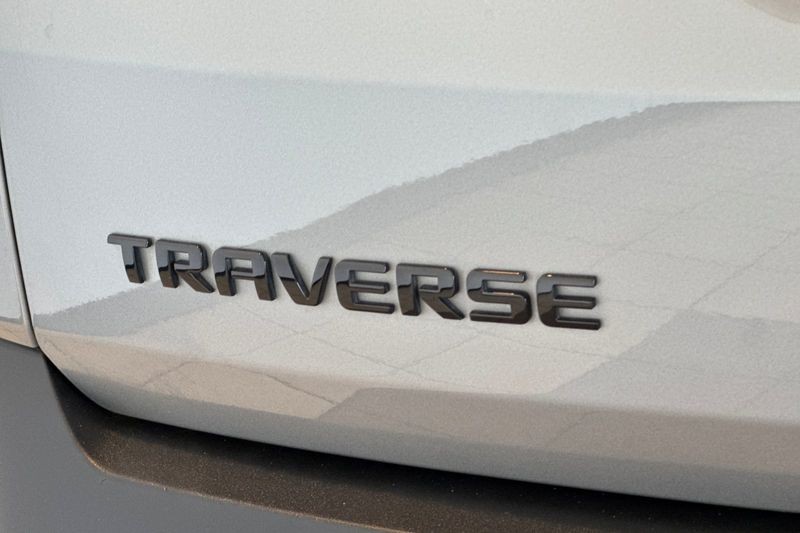 Chevrolet Traverse Vehicle Full-screen Gallery Image 28