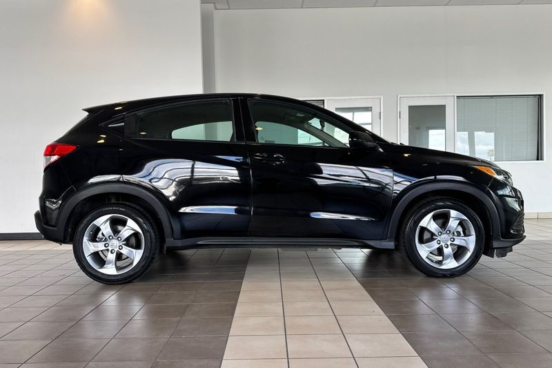 Honda HR-V Vehicle Full-screen Gallery Image 03