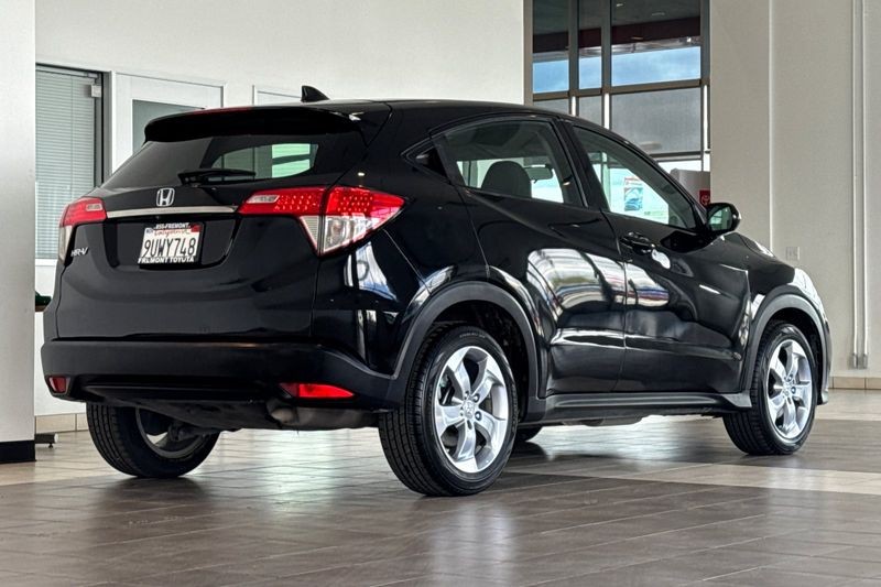 Honda HR-V Vehicle Full-screen Gallery Image 04