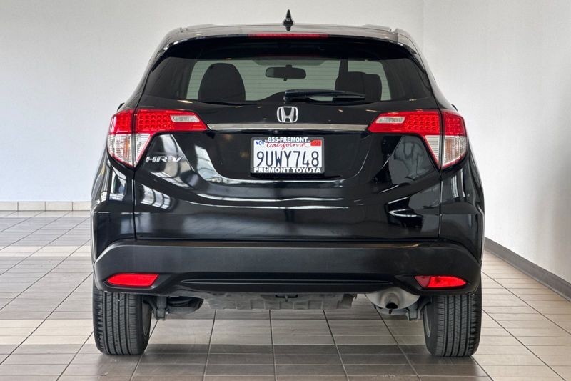 Honda HR-V Vehicle Full-screen Gallery Image 05