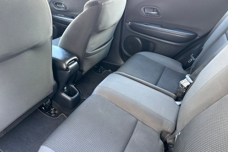 Honda HR-V Vehicle Full-screen Gallery Image 12