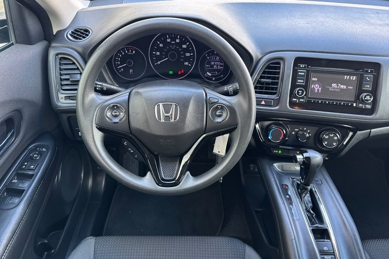 Honda HR-V Vehicle Full-screen Gallery Image 14