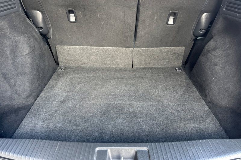 Honda HR-V Vehicle Full-screen Gallery Image 15