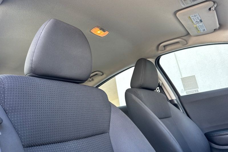 Honda HR-V Vehicle Full-screen Gallery Image 17