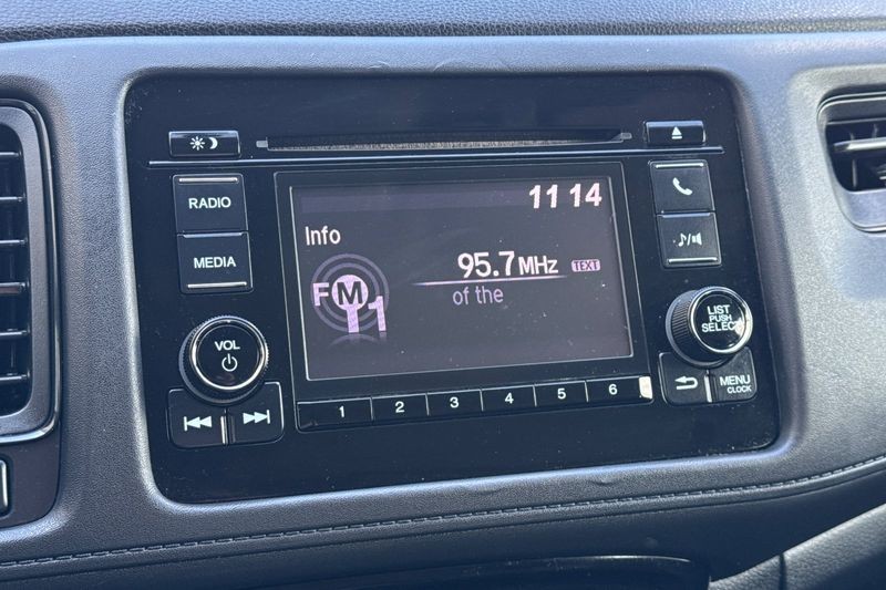 Honda HR-V Vehicle Full-screen Gallery Image 18