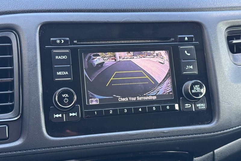 Honda HR-V Vehicle Full-screen Gallery Image 19