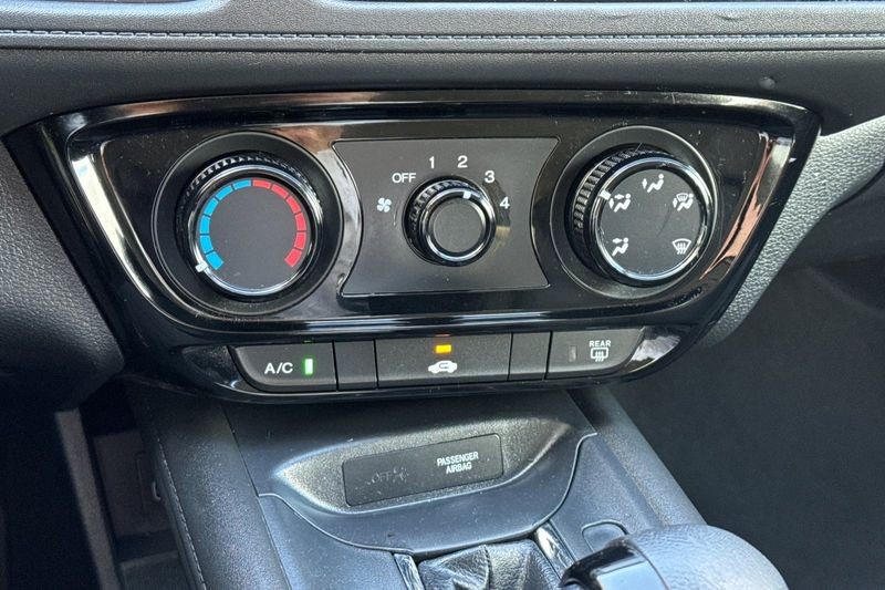 Honda HR-V Vehicle Full-screen Gallery Image 20