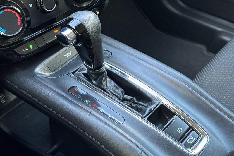 Honda HR-V Vehicle Full-screen Gallery Image 21