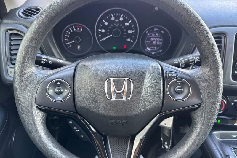 Honda HR-V Vehicle Full-screen Gallery Image 22