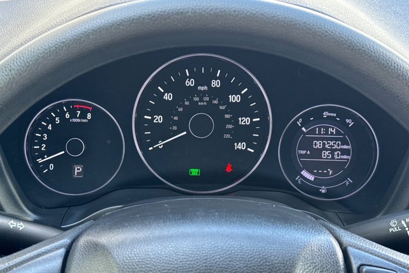 Honda HR-V Vehicle Full-screen Gallery Image 23