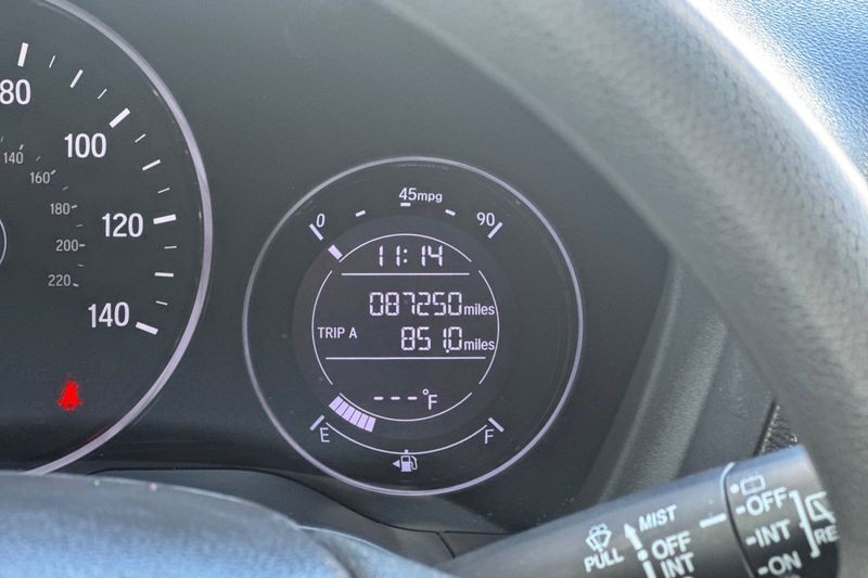 Honda HR-V Vehicle Full-screen Gallery Image 24