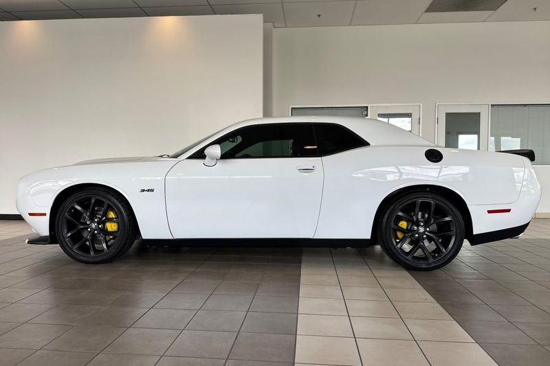 Dodge Challenger Vehicle Full-screen Gallery Image 07