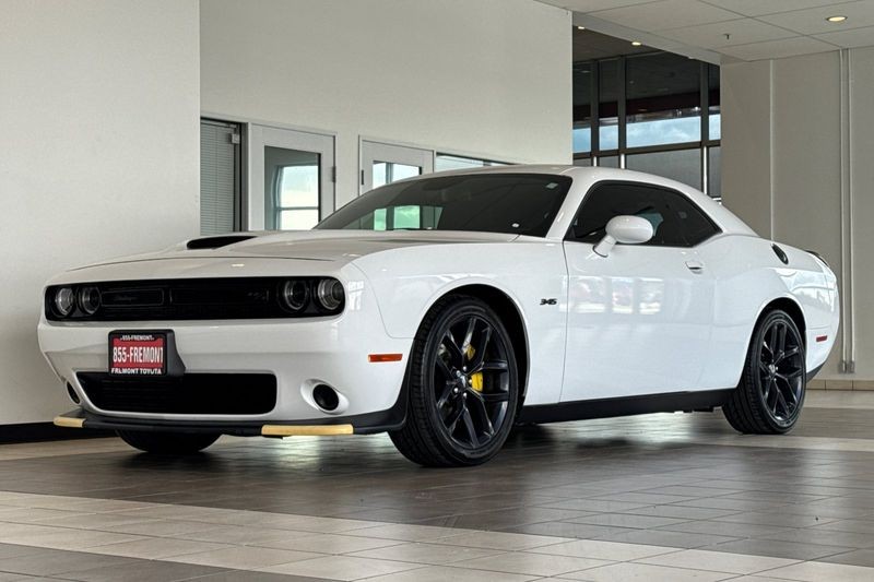 Dodge Challenger Vehicle Full-screen Gallery Image 08