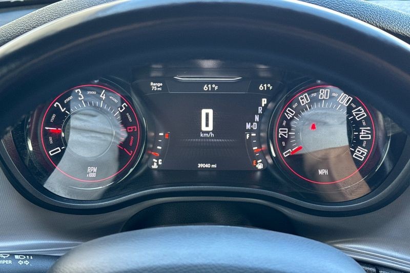 Dodge Challenger Vehicle Full-screen Gallery Image 24