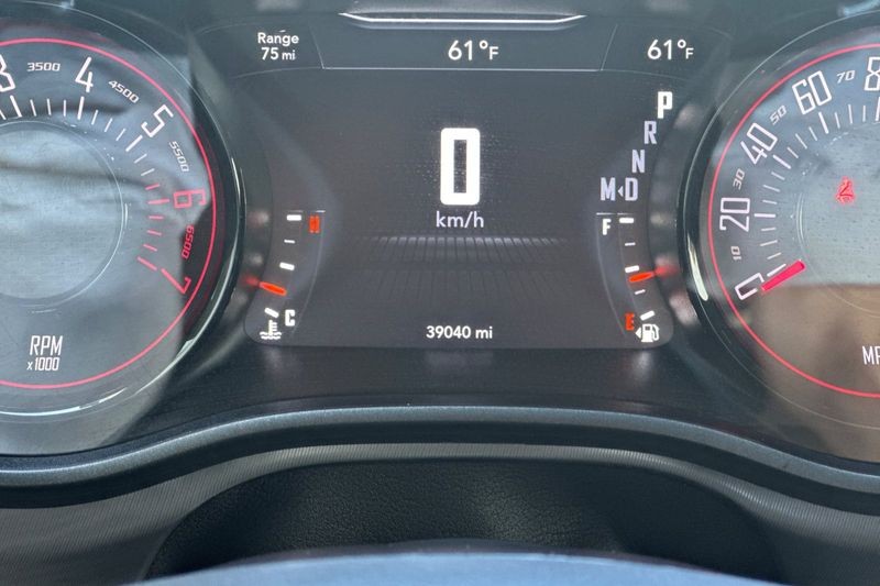 Dodge Challenger Vehicle Full-screen Gallery Image 25