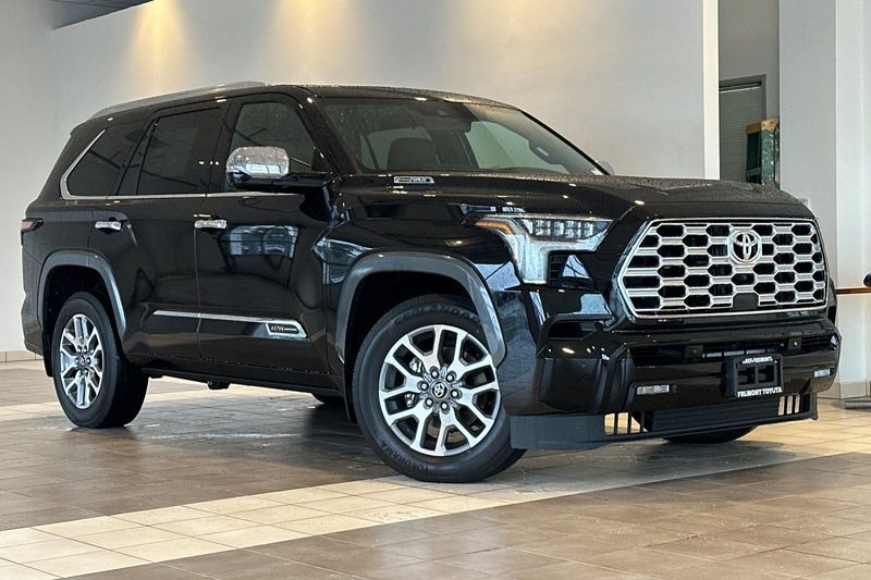 Toyota Sequoia Vehicle Full-screen Gallery Image 02