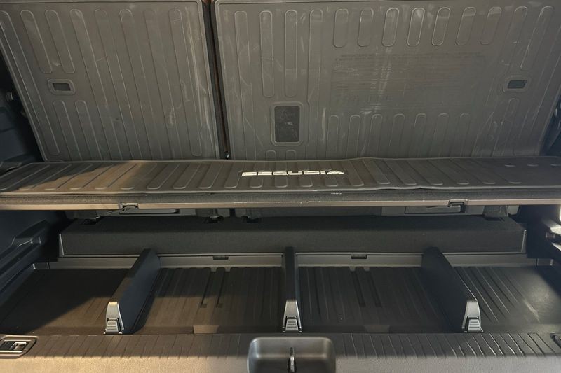 Toyota Sequoia Vehicle Full-screen Gallery Image 14