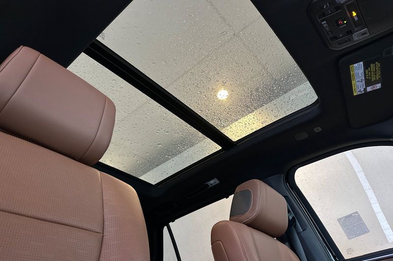 Toyota Sequoia Vehicle Full-screen Gallery Image 16