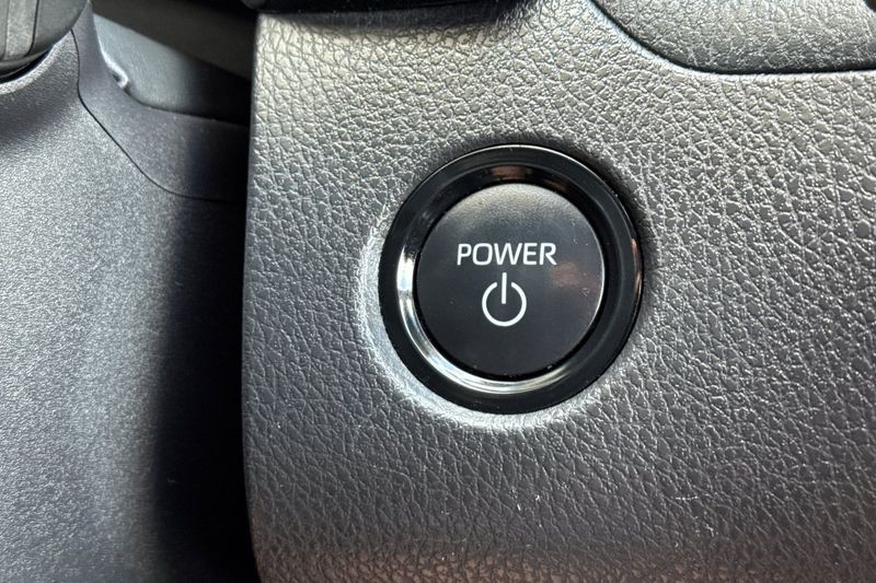 Toyota Camry Vehicle Full-screen Gallery Image 21