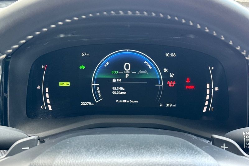 Toyota Camry Vehicle Full-screen Gallery Image 23