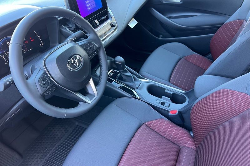 Toyota Corolla Vehicle Full-screen Gallery Image 08